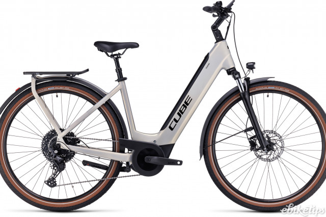 CUBE Touring Hybrid Pro 625.jpg