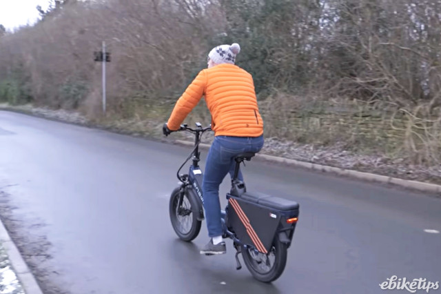 Engwe LE20 riding.jpg