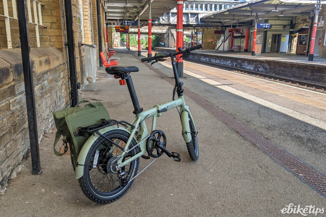 Estarli e20.8 Play Bingley station.jpg