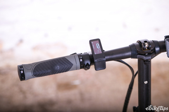 Furo Systems eTura - grip and power screen.jpg