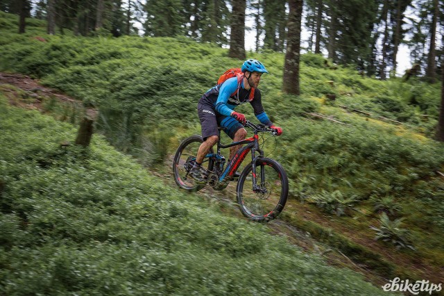 Giant Full E+ 0 SX - riding.jpg