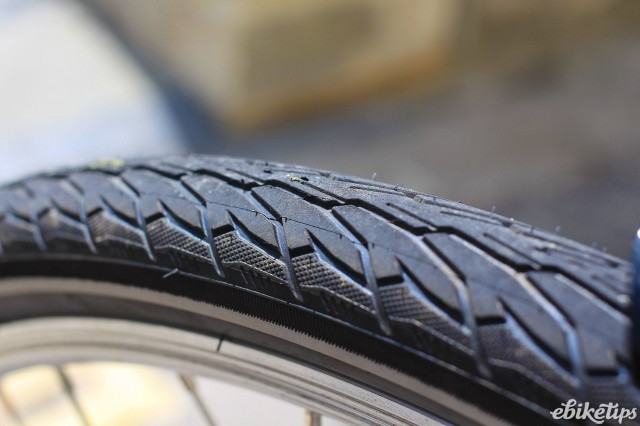 Lindsey-West LW-001 - tyre.jpg