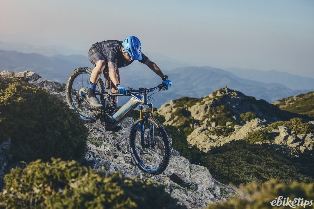 Mondraker e-Crusher riding 2.jpg