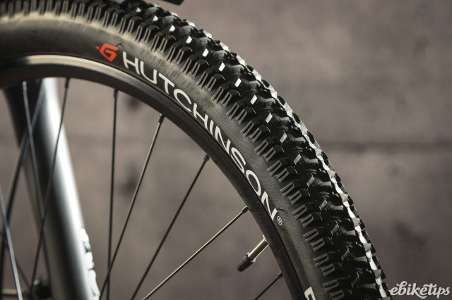 Moustache Samedi X-Road 27 - tyre.jpg