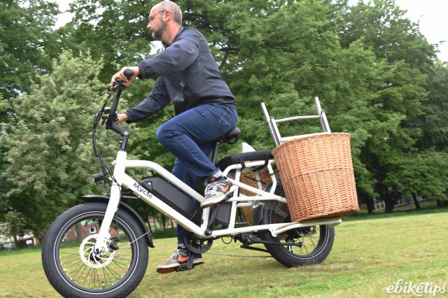 Mycle Cargo riding 4.JPG
