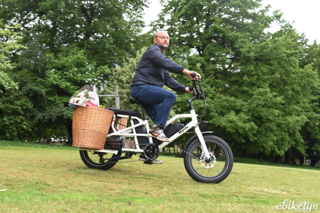 Mycle Cargo riding 8