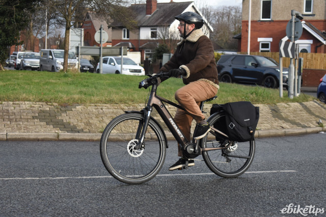 Romet E-Wagant 3 urban riding.jpg