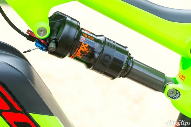 Scott e-Genius 710 Plus - shock 2.jpg