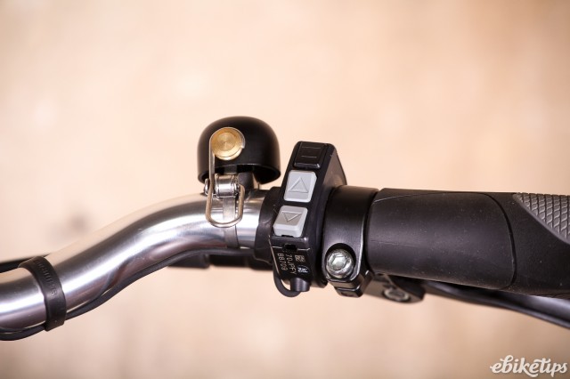 Sven Cycles The Swift Step Through e-bike - controls and bell.jpg