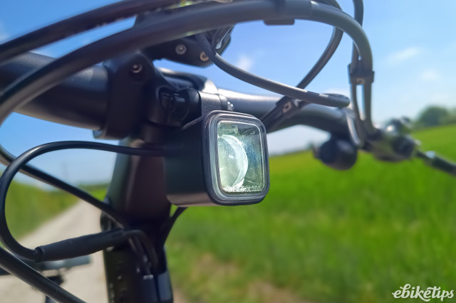 Tenways AGO Air front light on.jpg
