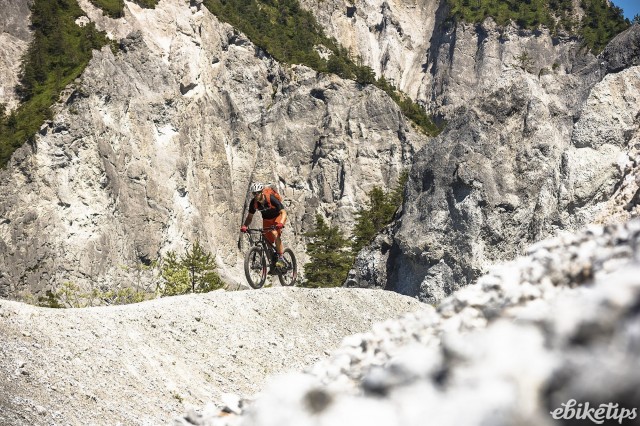 Trek Powerfly 9 FS - riding 6.jpg
