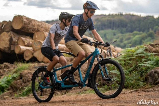moustache-samedi-27-x2-trekking-tandem.jpg
