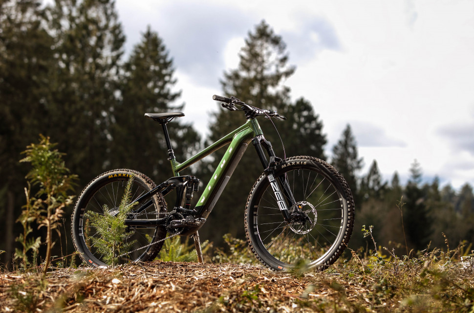 2022 vitus e-sommet vrx hero.jpg