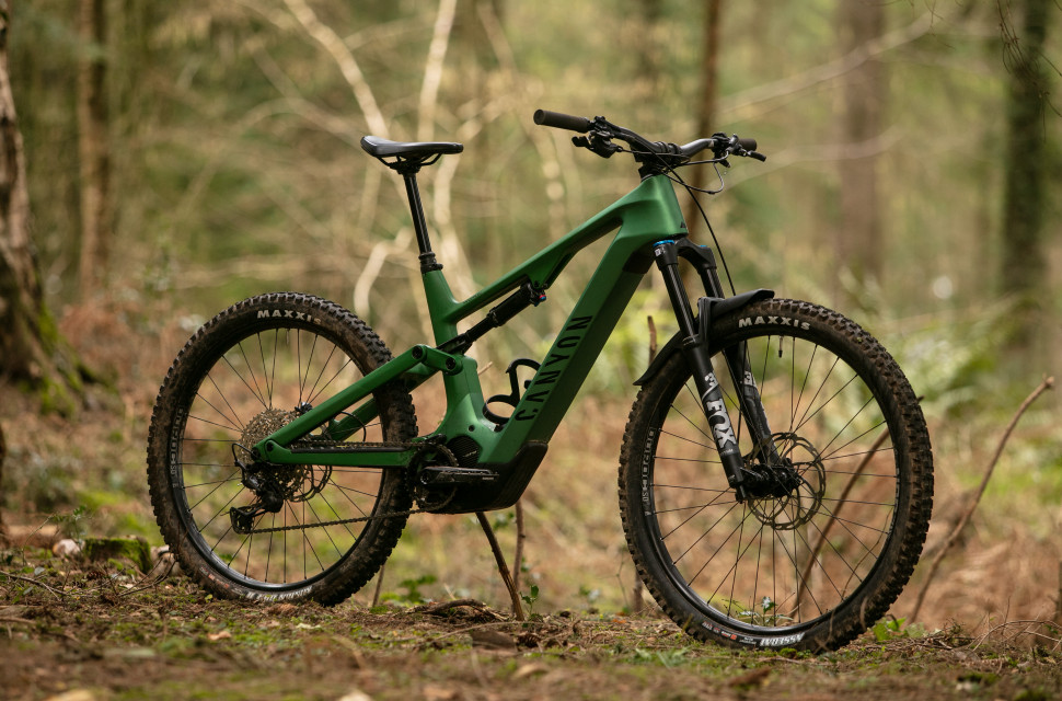 2023 canyon spectralon cf8 hero.jpg