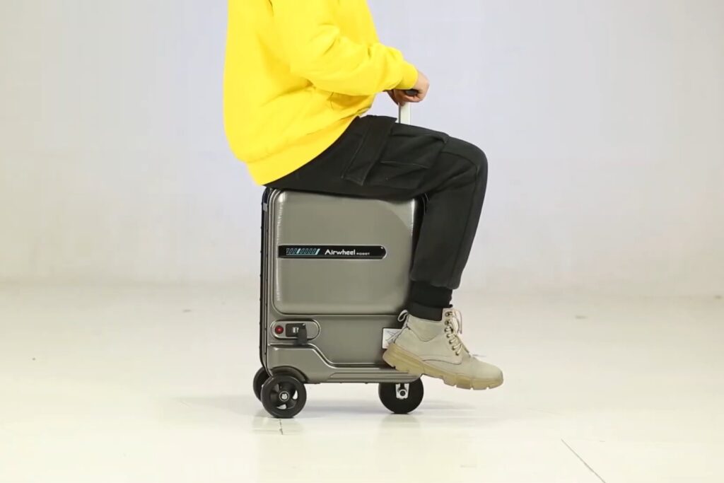 Airwheel rideable suitcase.jpg