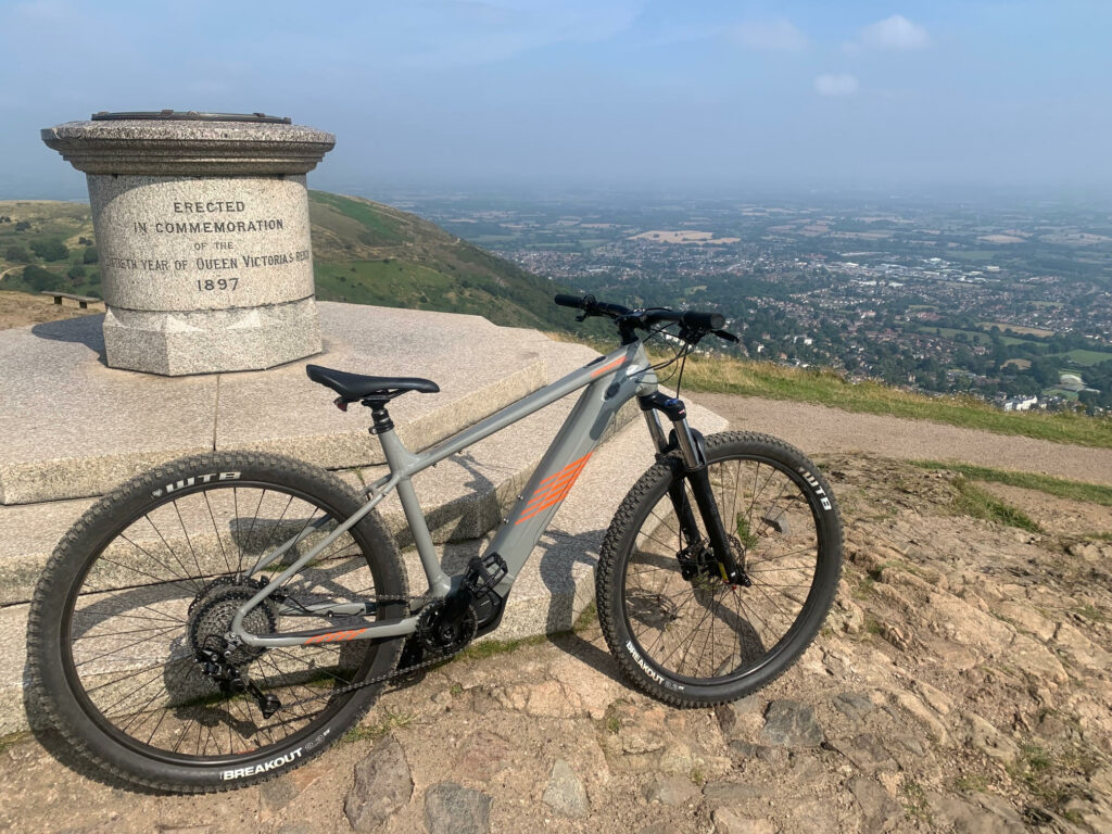 Cannondale Trail Neo S2 with view