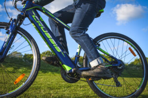 Crussis e-Cross 1.6 Mens Hybrid - riding 2.jpg