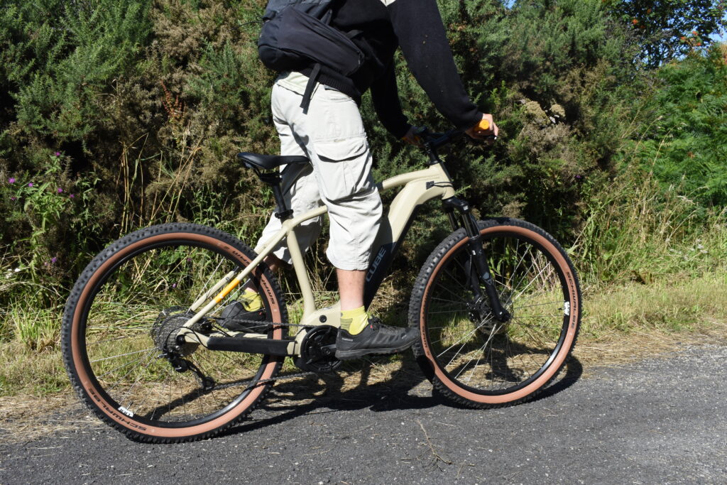 Cube Reaction Hybrid Performance 500 riding 3