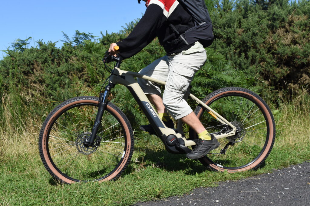 Cube Reaction Hybrid Performance 500 riding 4