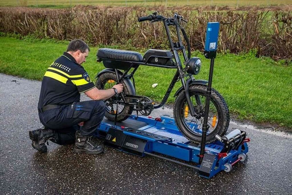 Dutch police e-bike test