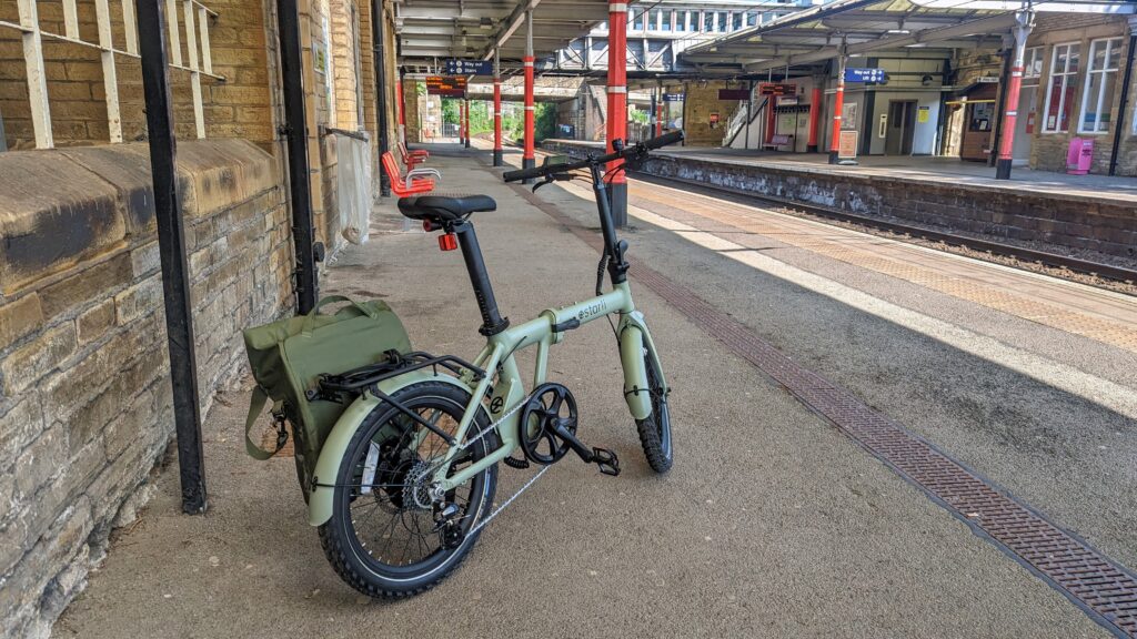 Estarli e20.8 Play Bingley station
