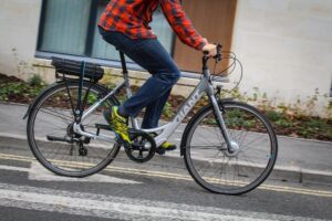 Giant Ease E+ riding-2.jpg