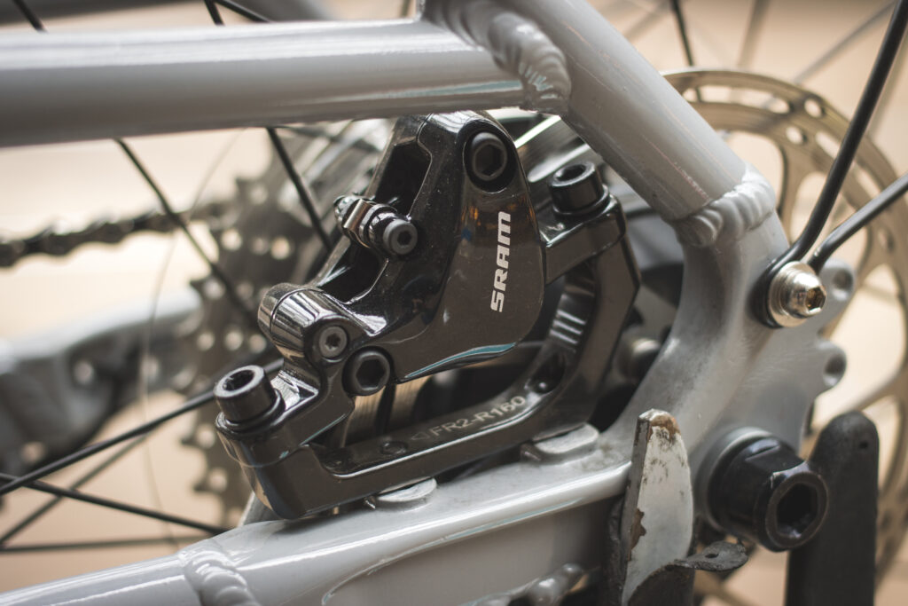 Isla bikes e-Janis – rear disc.jpg