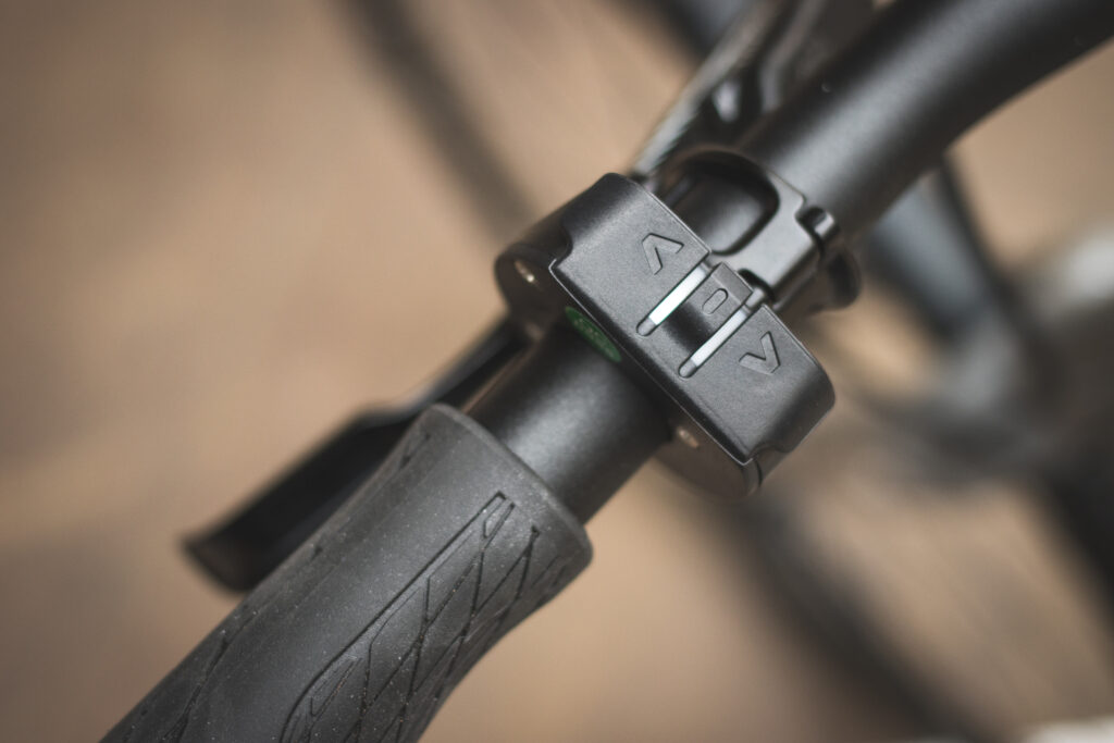 Isla bikes e-Janis – remote.jpg