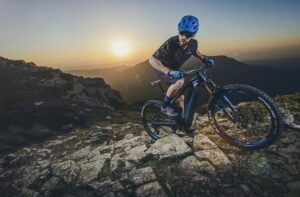 Mondraker e-Crusher riding 1.jpg