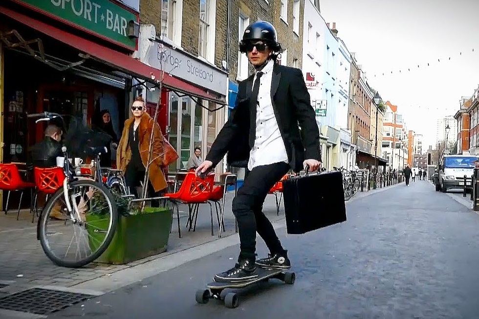 Powered skateboard