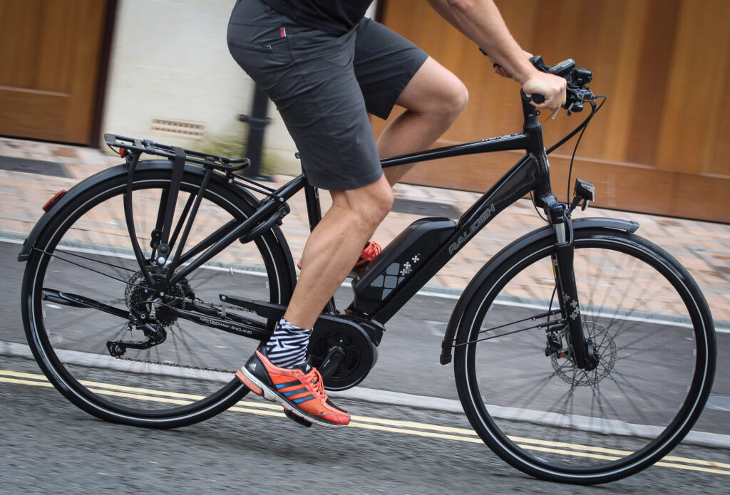 Raleigh Motus Grand Tour riding-1