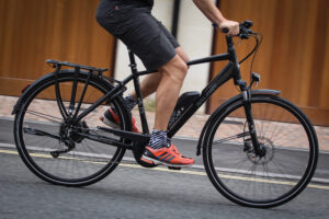 Raleigh Motus Grand Tour riding-4