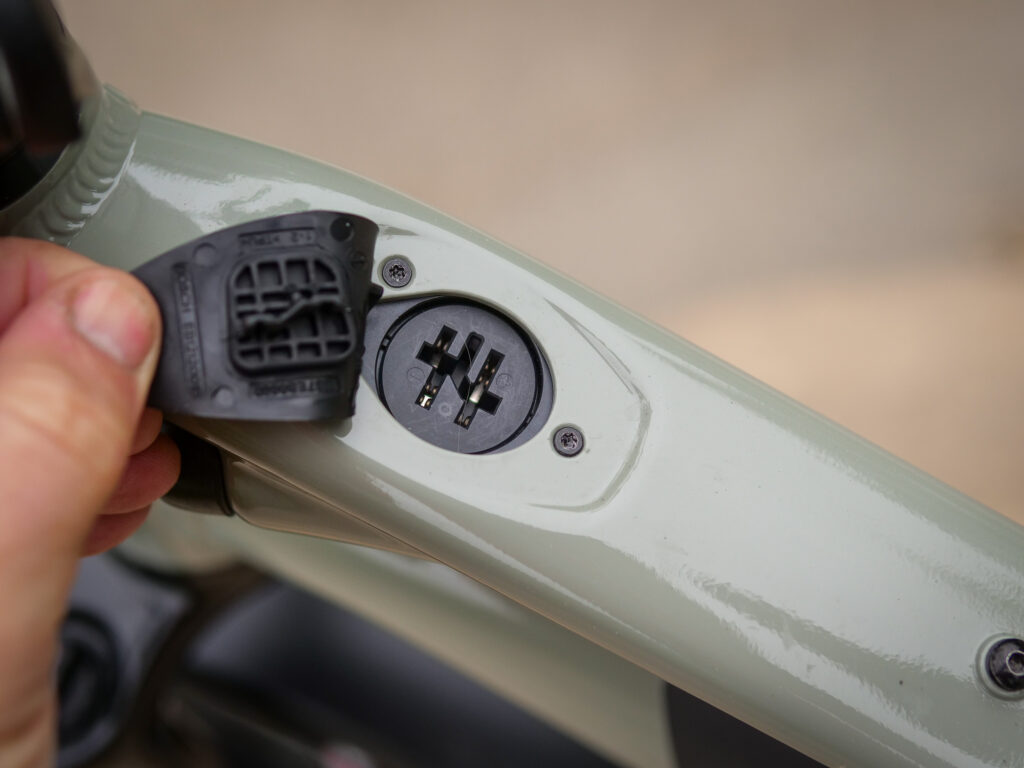 Tern HSD S00 2023 – charging port