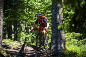 Trek Powerfly 9 FS &ndash; riding 1.jpg