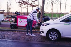 Uze charging.jpg