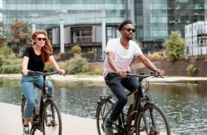 e-bike-riding-city-shimano.jpg