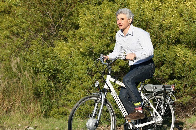 ebike rider – image via Richard Masoner on Flickr.jpg