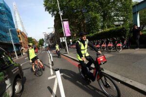 sadiq-khan-trying-out-santander-cycles-e-bike.jpg