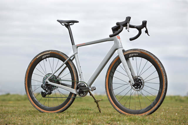 1816 Lenfer du nord sram axs mullet hero 3q.jpg