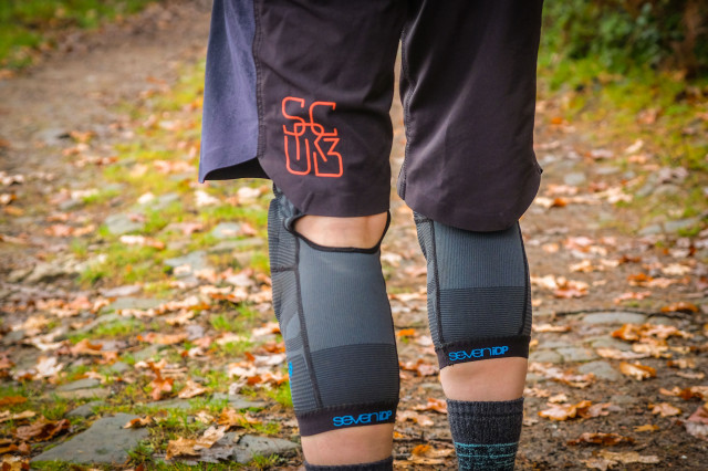 2020 7iDP Project Knee pads-4.jpg