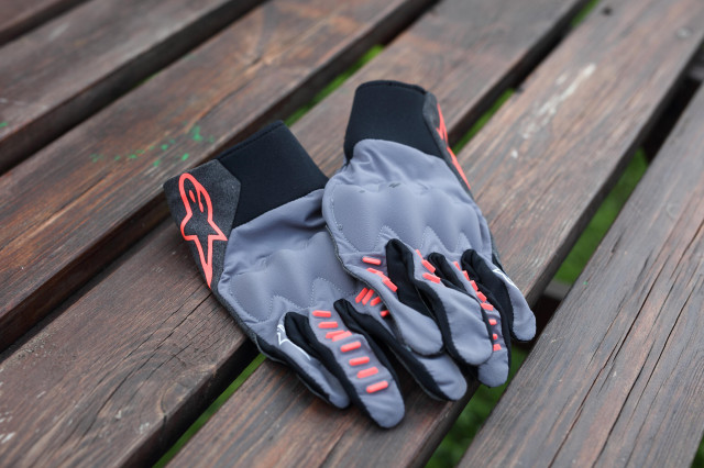 2020 Alpinestars techstar gloves  upper.jpg