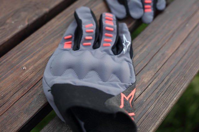 2020 Alpinestars techstar gloves knuckle.jpg