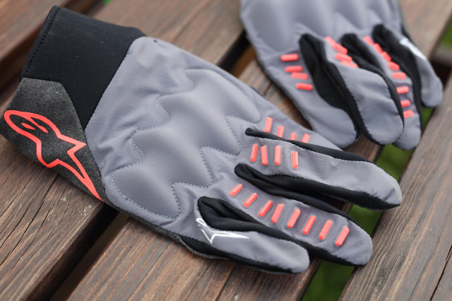 2020 Alpinestars techstar gloves side.jpg