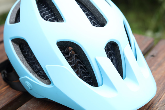 2020 Bontrager Rally WaveCel front.jpg