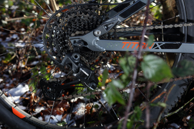 2020 Carrera Titan X mech.jpg