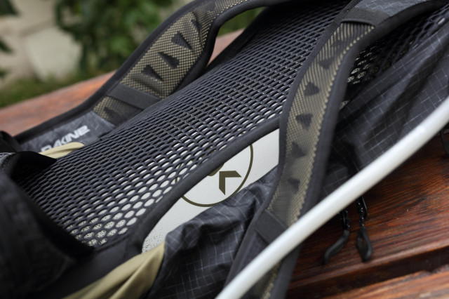 2020 Dakine Seeker 10l airlite sus.jpg