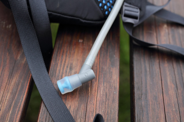 2020 Dakine Shuttle 6l mouthpiece.jpg