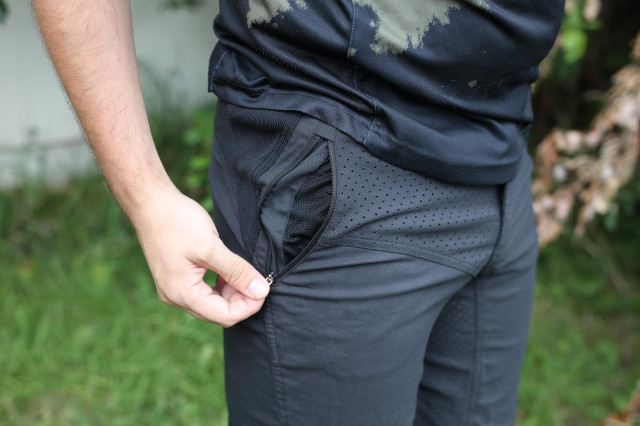 2020 Dakine Thrillium Shorts pocket.jpg