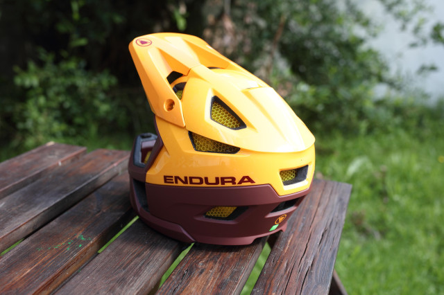 2020 Endura MT500 full face back.jpg
