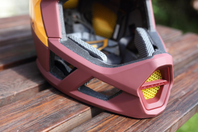 2020 Endura MT500 full face chin bar.jpg